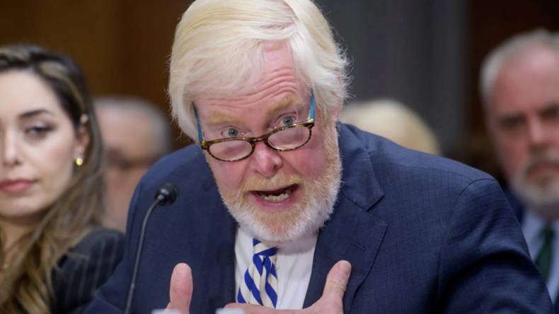 دولة إفريقية تستدعي السفير الأمريكي