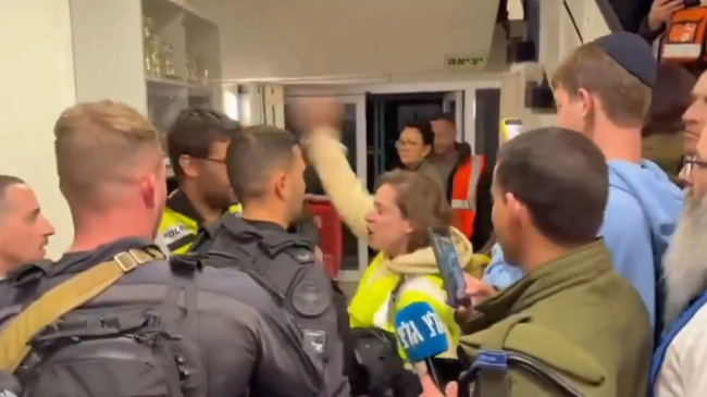 “أنت المسؤول عن كل هذا الموت”.. مستوطنة تهاجم وزيرا صهيونيا   