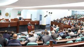 النواب يصوتون على قانون الانتخابات وسط جدل حول شروط الترشح لمجلس الامة