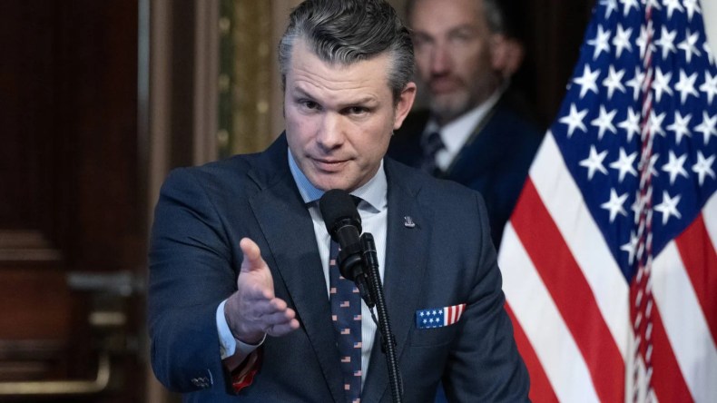 “هيا بنا نفعلها”.. ترامب يكشف: هيغسيث أول من دعا لضرب إيران  