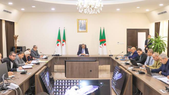 جلاوي يترأس اجتماعا لمتابعة تمويل وإنجاز خط سككي بطول 495 كلم