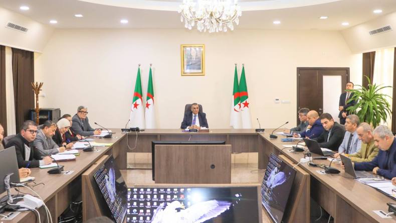 جلاوي يترأس اجتماعا لمتابعة تمويل وإنجاز خط سككي بطول 495 كلم