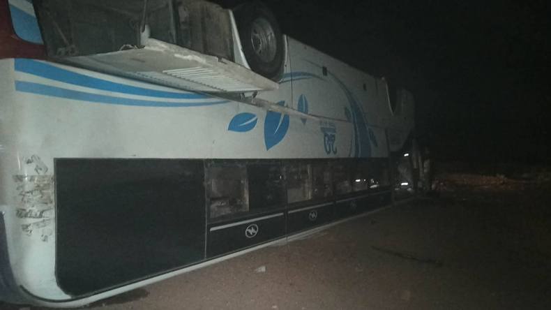 النعامة: وفاة امرأة وإصابة 29 شخصا في حادث انقلاب حافلة