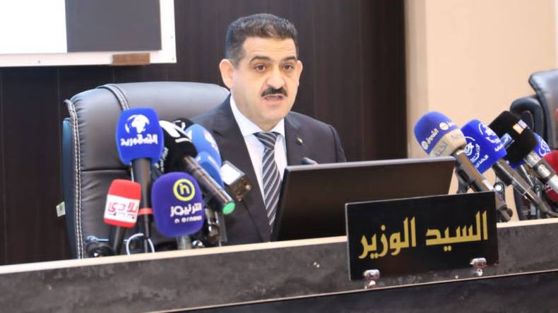 دربال يدعو إلى تسريع إنجاز المشاريع واحترام الآجال التعاقدية