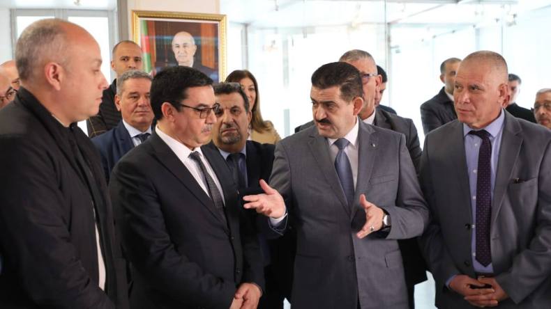 دربال يتفقد خدمة التزويد بالمياه بالجزائر وتيبازة
