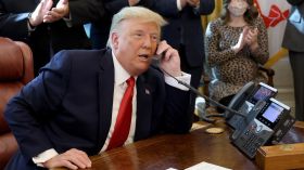 “سر مكالمة 23 فيفري”.. هكذا اتخذ ترامب ونتنياهو قرار الحرب