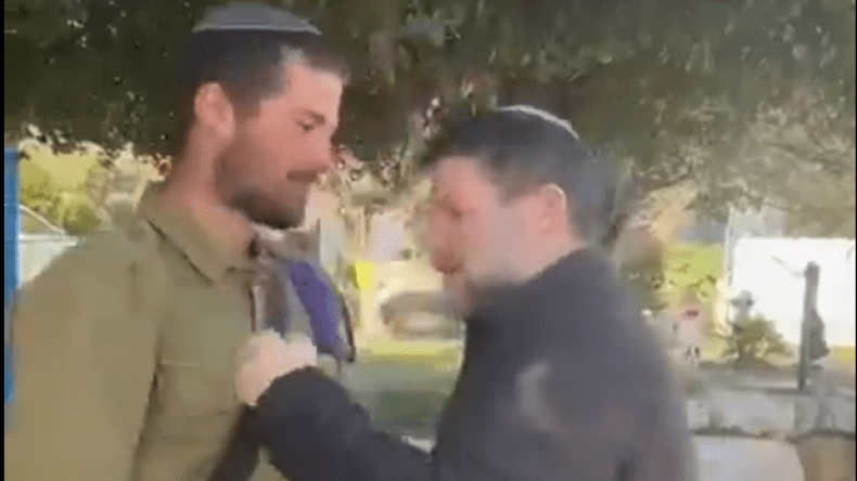 بعد تلويحه بإبادة بيروت.. نجل الوزير الصهيوني سموتريتش يسقط مُصابًا