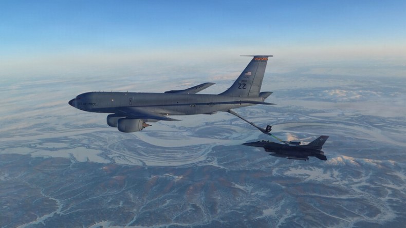 مقتل جميع طاقم الطائرة الأمريكية “KC-135” التي سقطت في العراق