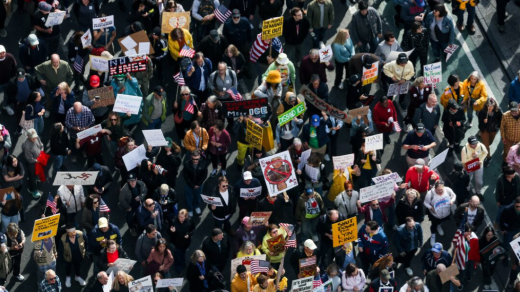 “لا ملوك” تجتاح الشوارع.. ملايين يتظاهرون ضد ترامب والحرب على إيران