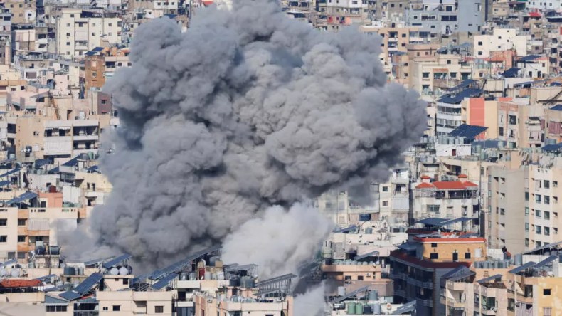 لبنان تحت القصف.. 12 شهيدًا و23 جريحا بغارات صهيونية عنيفة