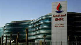 مؤسسة البترول الكويتية تعلن خفضا في إنتاج وتكرير النفط