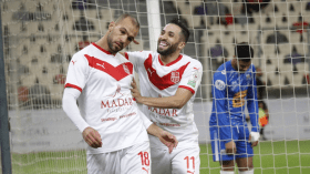 بالفيديو.. بوخنشوش يخطف الأضواء باحتفالية غريبة