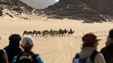 موسم السياحة الصحراوية يسجل 470 ألف زائر وآفاق توسع في البنية الفندقية