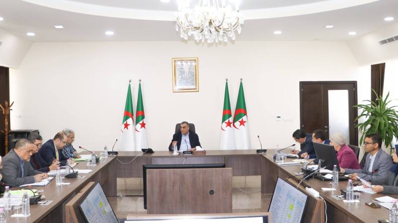 جلاوي يقيّم تقدم مشاريع الأشغال العمومية ويحضّر لزيارات ميدانية عبر الولايات