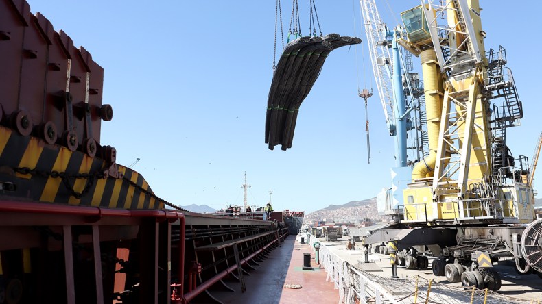 من نوع “الخرسانة المستديرة”.. تصدير 8000 طن من حديد البناء عبر ميناء بجاية