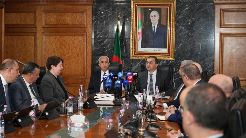 تسليم واستلام مهام قطاع المناجم بين عرقاب وحنيفي