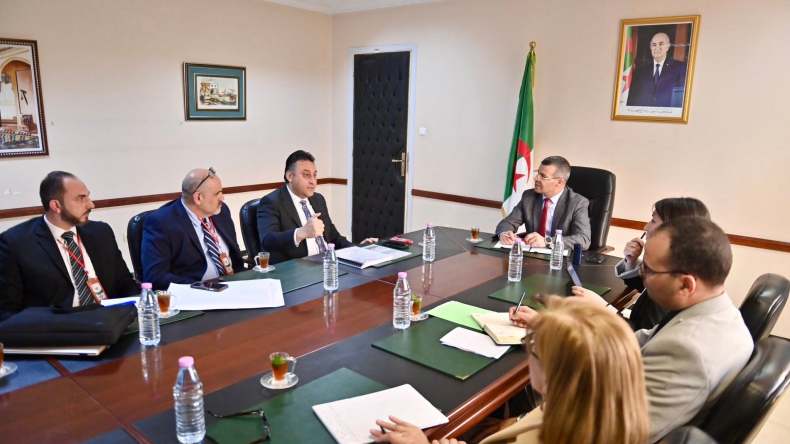 الوكالة الجزائرية لترقية الاستثمار تدرس إنشاء مناطق صناعية على أراضٍ خاصة