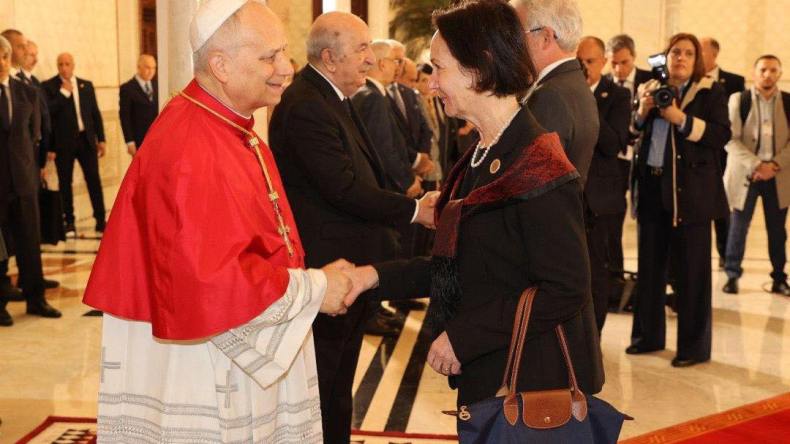 سفارة السويد تهنئ الجزائر على استضافة “زيارة استثنائية” لبابا الفاتيكان