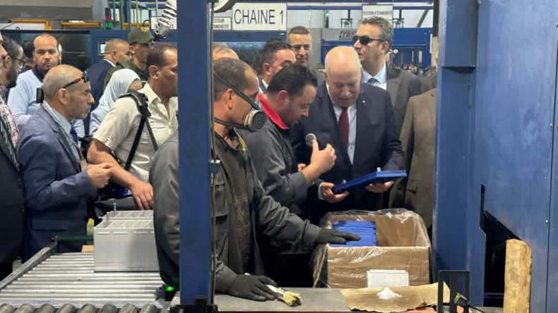 صناعة البطاريات بأم البواقي.. الوزير يضع خارطة طريق للتطوير