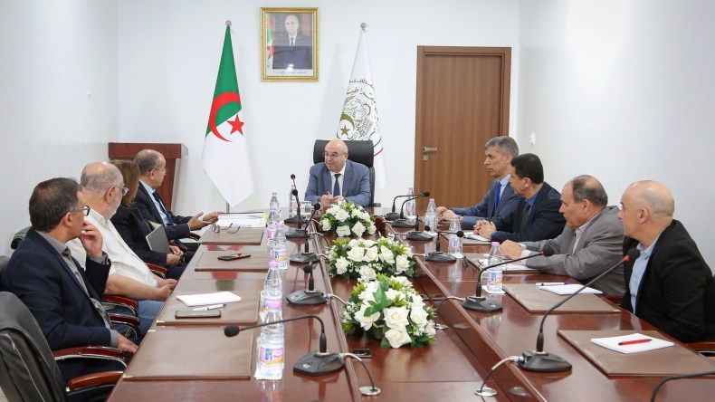 تنظيم تسويق الأدوية بالصيدليات محور لقاء بين قويدري ومجلس أخلاقيات المهنة