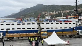 قادمة من إسبانيا.. ميناء تنس يستقبل شحنة رابعة محمّلة بـ 16250 رأسًا من الأغنام