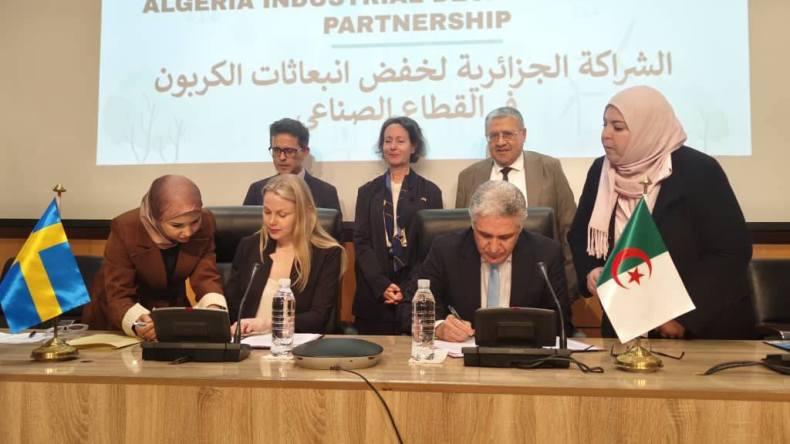 اتفاقية جزائرية سويدية لإطلاق برنامج إزالة الكربون من القطاع الصناعي