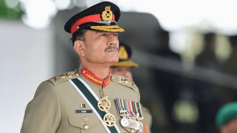 قائد الجيش الباكستاني في طهران