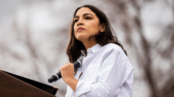 مرشّحة محتملة للرئاسة الأمريكية تتعهّد باتخاذ إجراء هام متعلق بالصهاينة