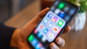 الطوفانُ الرقمي… الحمقى يغزون المجتمعات