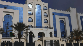 التجوال السياسي ممنوع فقط على نواب البرلمان!