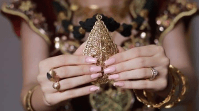 هل مازالت المرأة تؤمن بمقولة الحدايد للشدايد؟