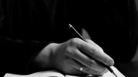 يوسف زرارقة: هندسةُ الصمتِ وسَدَانةُ القلم