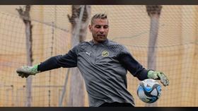 طرد حارسَي اتحاد الحراش والمدافع ينوب عنهما!