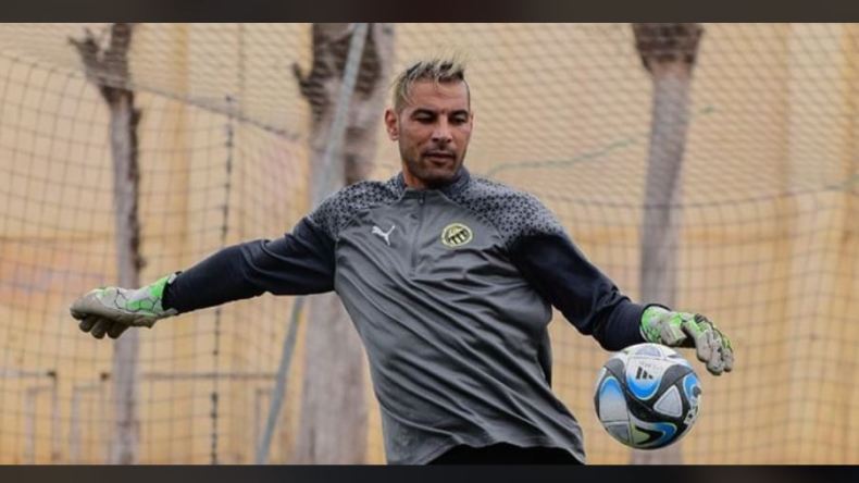 طرد حارسَي اتحاد الحراش والمدافع ينوب عنهما!