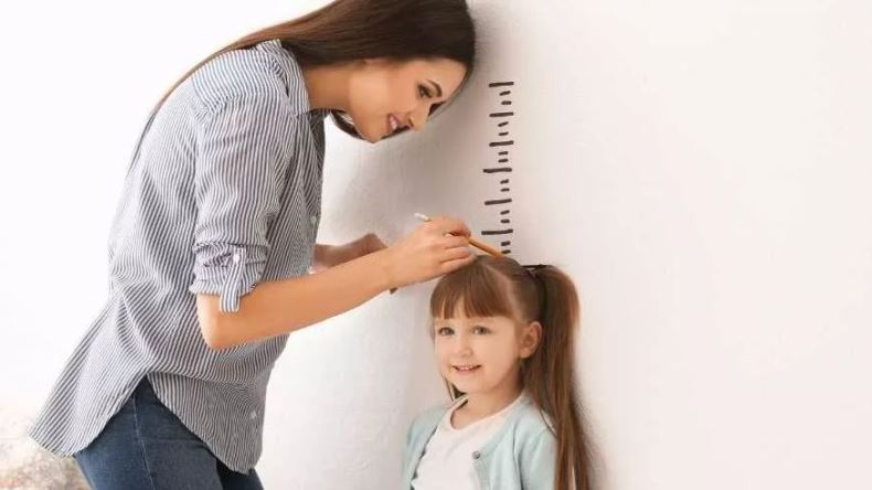 لا تستهينوا بقصر قامة الفتيات… “تيرنر” مرض نادر يتهدد طفولتهن !