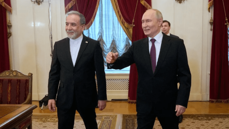 لماذا أشاد بوتين بالشعب الإيراني خلال محادثاته مع عراقجي؟