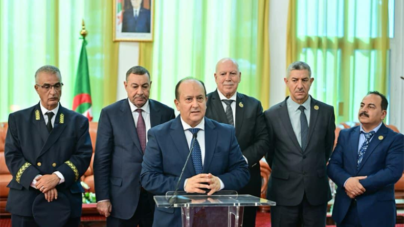 الرئيس تبون يريد صناعة سيارات حقيقية… لا نفخ العجلات