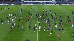 L’USM Alger écarte l’OC Safi après un terrain envahi!