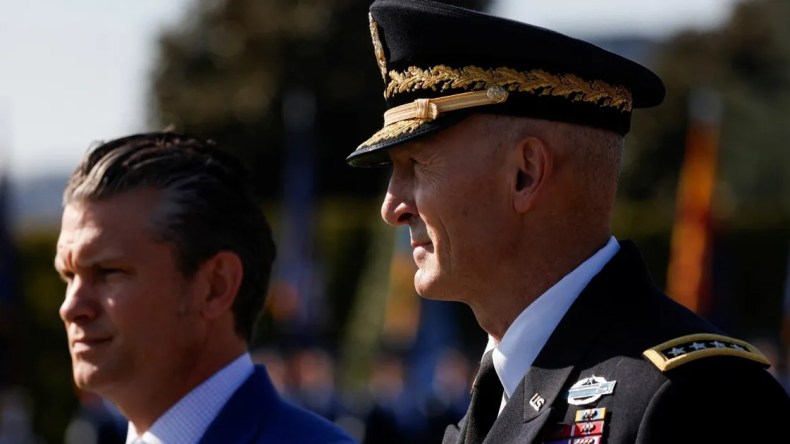 البنتاغون يُطيح برئيس أركان الجيش الأمريكي