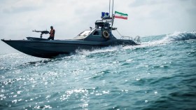 إيران تشدد السيطرة على مضيق هرمز