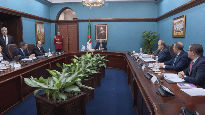 الرئيس تبون يترأس اجتماع عمل حول حماية الإنتاج الوطني وضبط الاستيراد