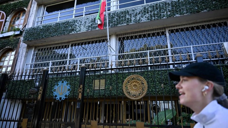 الأرجنتين تُصعد ضد إيران.. وطهران تعلق: “إساءة لا تغتفر”