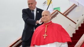 في زيارة تحمل رمزية دينية وتاريخية.. بابا الفاتيكان يشيد بروح التضامن