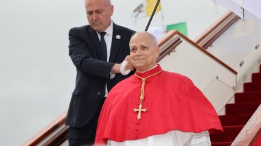 في زيارة تحمل رمزية دينية وتاريخية.. بابا الفاتيكان يشيد بروح التضامن