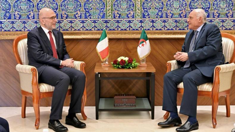 الوزير عطاف يستقبل سفير إيطاليا