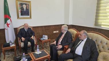 بلمهدي يستقبل عميد جامع باريس الكبير