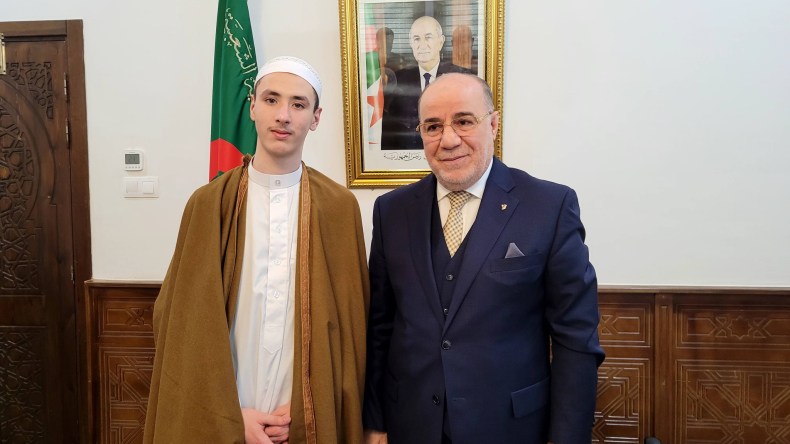 بعد تتويجه في أكبر مسابقة قرآنية إفريقية.. بلمهدي يستقبل القارئ رمال