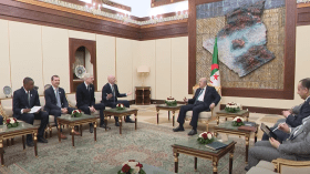 الرئيس تبون يستقبل رئيس الاتحاد الدولي لكرة القدم (فيديو)