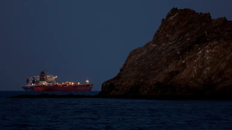 ترامب يتوعد إيران: مضيق هرمز سيُفتح “قريبا جدا”