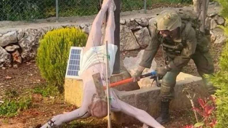 الاحتلال لا يستثني مقدساً.. تحطيم رمز مسيحي يفضح نفاق الصهاينة